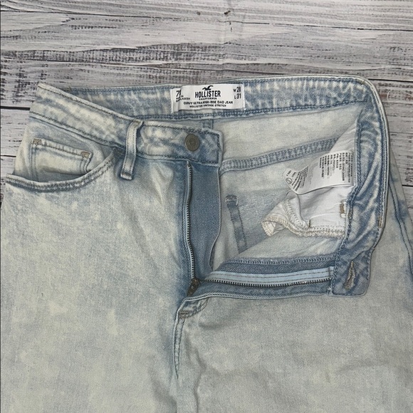 Hollister Curvy Ultra High-Rise Dad Light Wash Denim Sz. 7R - Picture 6 of 8